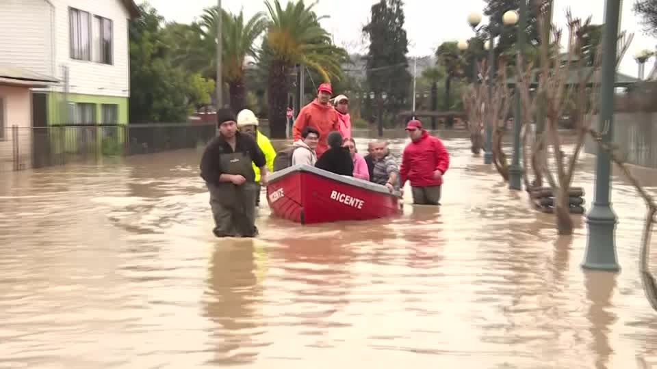 Video: Chile: Tausende Menschen nach Überflutungen von der Außenwelt abgeschnitten
