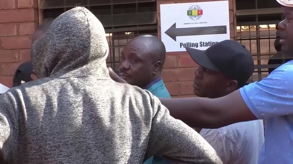 Video: Hoffnung und Skepsis bei Wahlen in Simbabwe