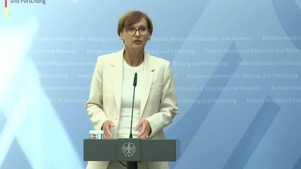 Video: Forschungsministerin bläst zur Aufholjagd bei KI