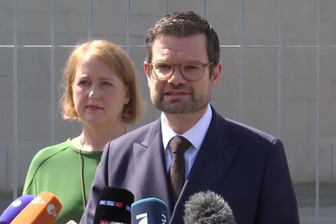 Video: "Ein guter Tag" - Regierung vereinfacht Änderung von Eintrag zu Geschlecht und Vornamen