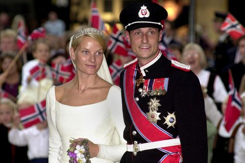 Mette-Marit und Haakon bei ihrer Hochzeit am 25. August 2001 in Oslo