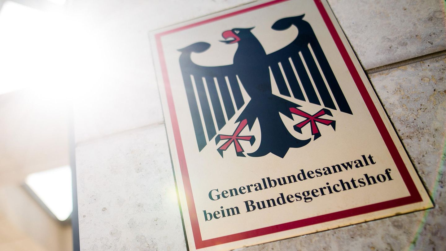"Generalbundesanwalt beim Bundesgerichtshof" steht auf einem Schild am Eingang zum Gebäude der Bundesanwaltschaft