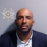 Harrison Floyd. Er gehört ebenfalls zum Anwaltsstab Trumps und wird unter anderem der Verschwörung und Zeugenbeeinflussung beschuldigt. 