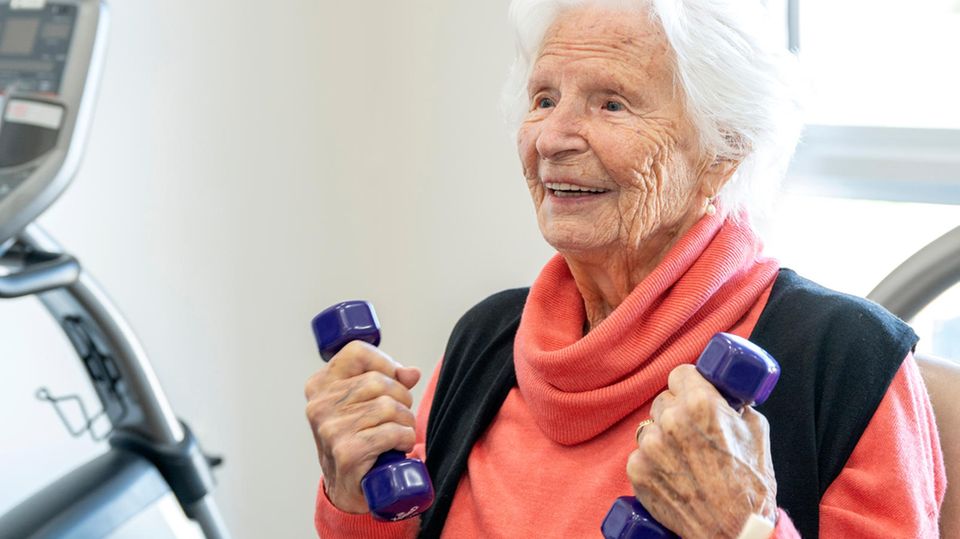 "Ich liebe das Fitnessstudio": 111 Jahre alte Australierin führt ihr hohes Alter auf Training zurück "Ich liebe das Fitnessstudio": 111 Jahre alte Australierin führt ihr hohes Alter auf Training zurück