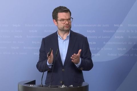 Video: Buschmann plant Unterhalts-Entlastung für mitbetreuende Elternteile
