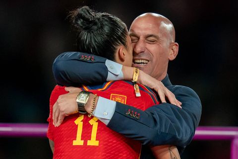 Spielerin Jennifer Hermoso und Präsident Luis Rubiales nach Spaniens WM-Sieg in Sydney