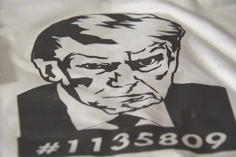 Video: Mützen, Tassen, T-Shirts: Mug Shot auf Merchandise