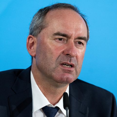 Hubert Aiwanger liegt in Bayern mit seinen Freien Wählern in den Umfragen vor der SPD