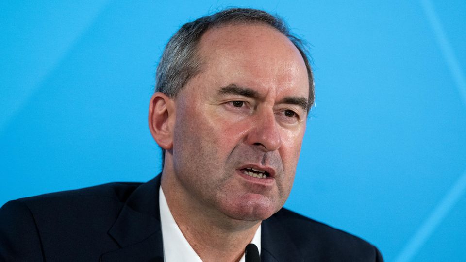 Hubert Aiwanger liegt in Bayern mit seinen Freien Wählern in den Umfragen vor der SPD