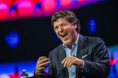 Tucker Carlson spricht am 15. Juli 2023 auf der Konferenz von Turning Point Action