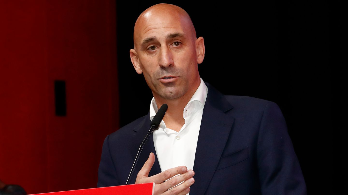 Luis Rubiales: Now his uncle is attacking the Spanish football boss
