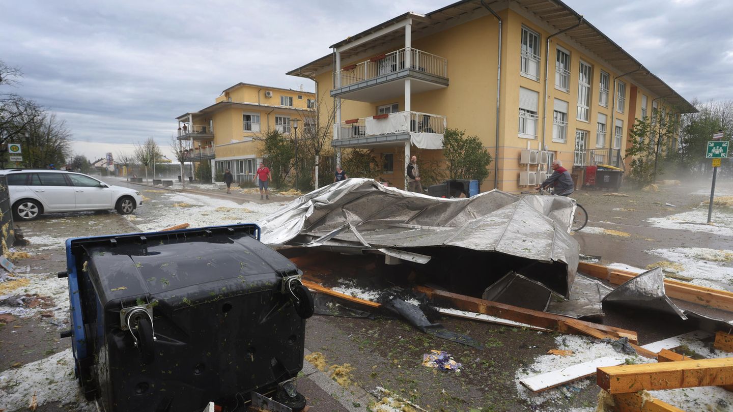 Unwetter In Bayern: Zwölf Verletzte, Massive Schäden Und Ein ...