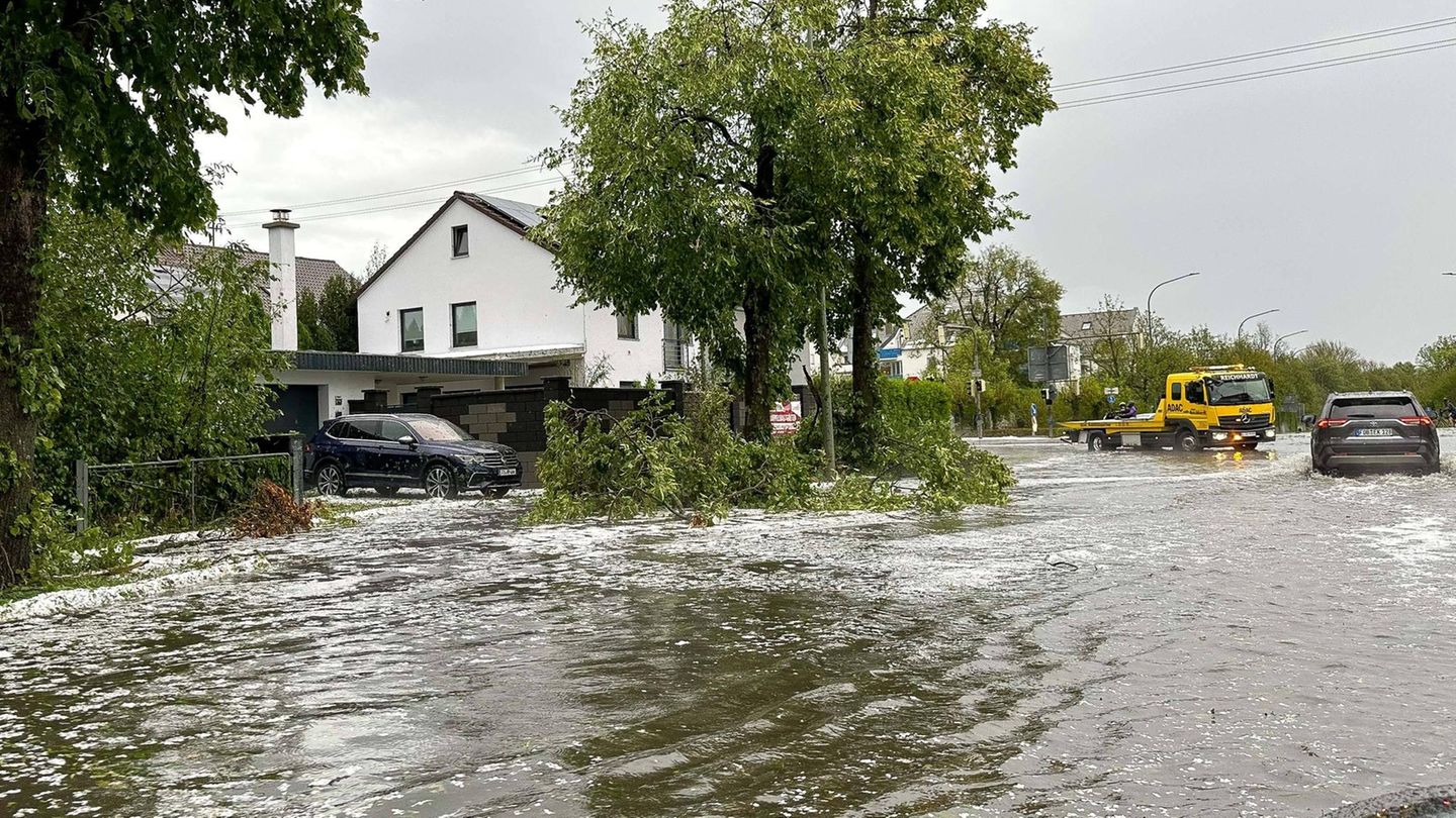 Unwetter In Bayern: Zwölf Verletzte, Massive Schäden Und Ein ...