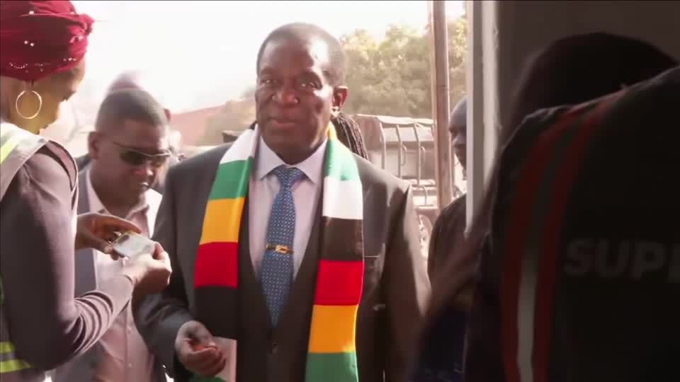 Video: Simbabwes Präsident Mnangagwa erneut zum Staatsoberhaupt gewählt