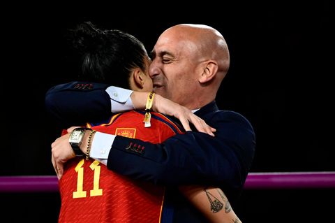 Der spanische Fußballpräsident Luis Rubiales und die Spielerin Jennifer Hermoso nach dem WM-Sieg in Sydney