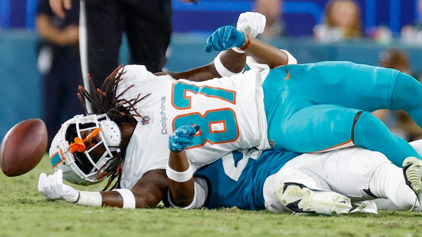 Bad check: NFL professional remains motionless after check, game is canceled