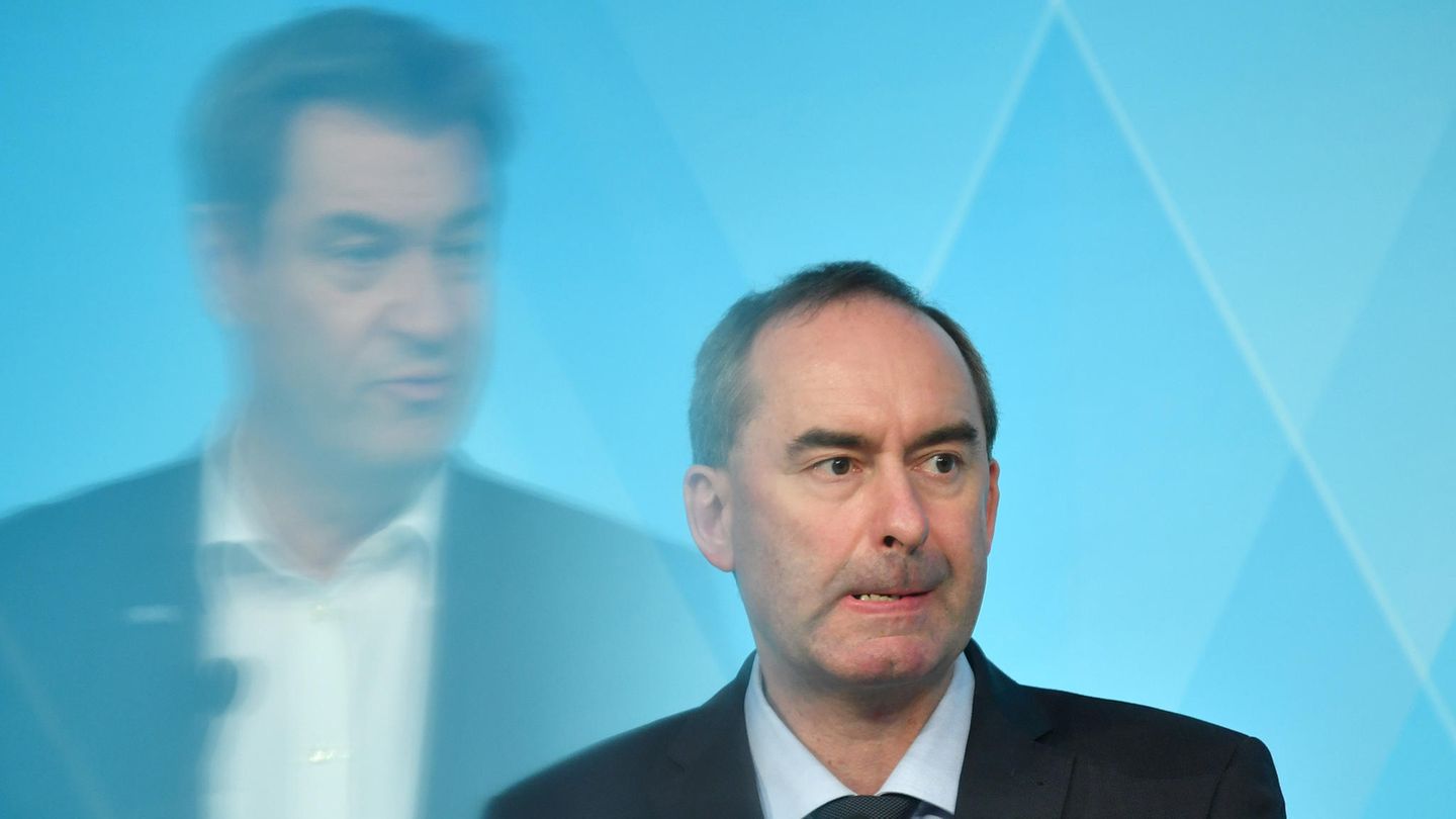 Hubert Aiwanger zerknirscht