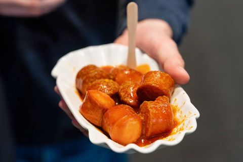 "Kraftriegel der Facharbeiter": Die VW-Currywurst kehrt zurück