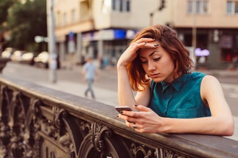 Das Daten wird für Frauen schwerer.