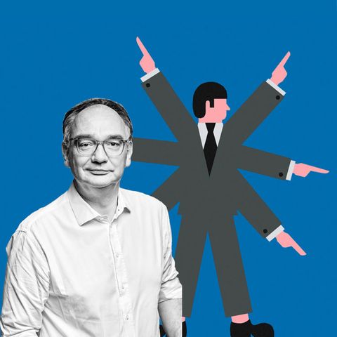Nico Fried, ein Mann mit Brille, schaut in die Kamera