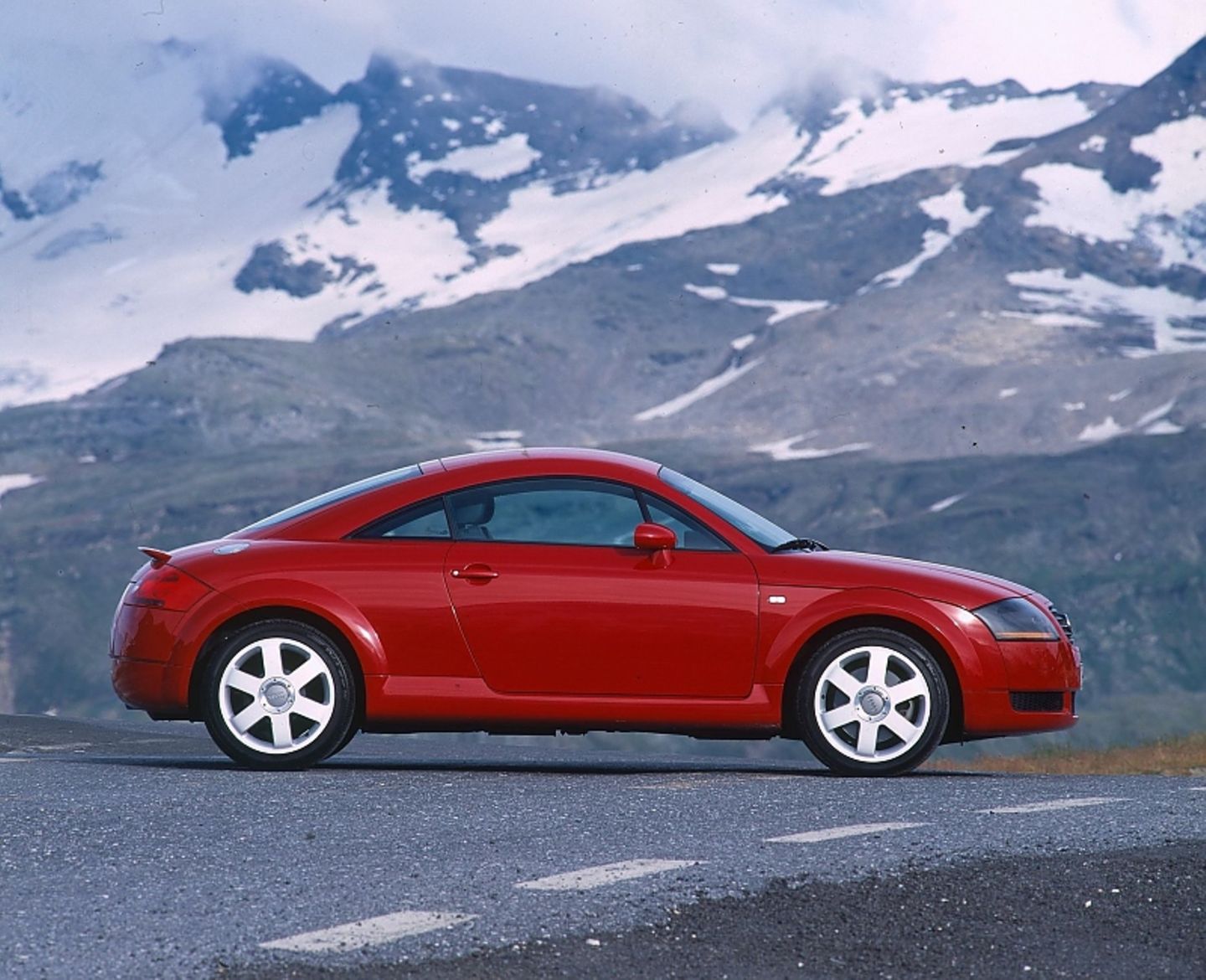Das Audi TT Coupé der ersten Generation mit Heckspoiler