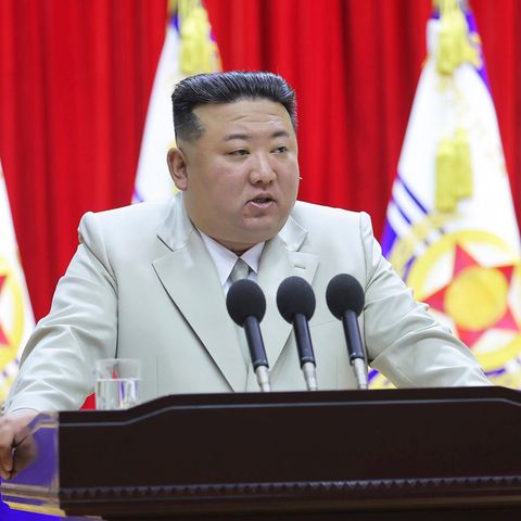 Kim Jong Un, Machthaber von Nordkorea, spricht im Marinehauptquartier von Nordkorea.