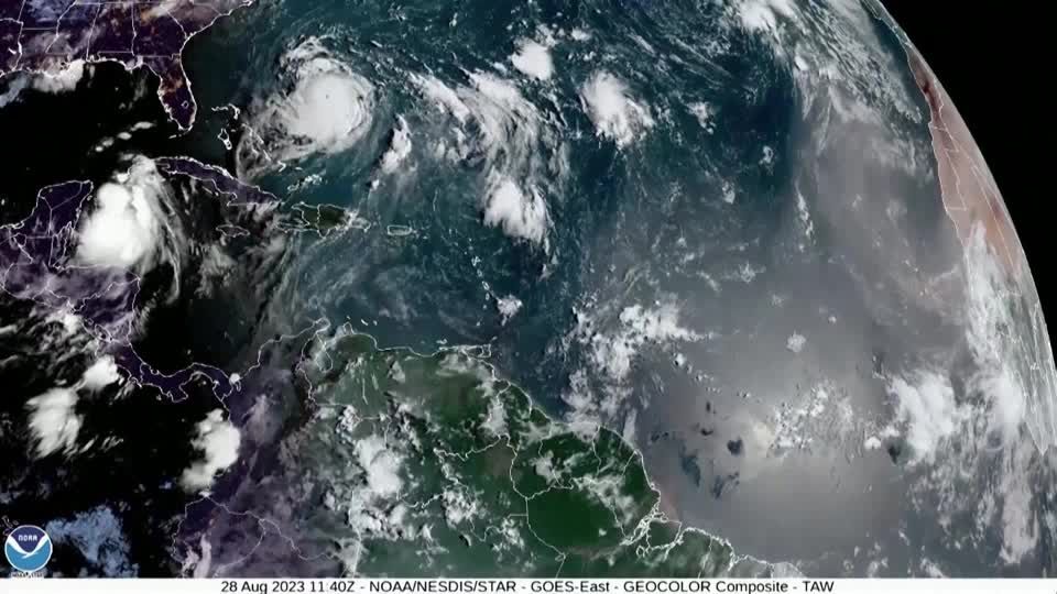 Video: Florida bereitet sich auf Tropensturm "Idalia" vor