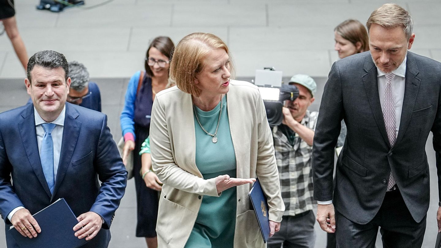 Vertreter aller Ampelparteien stellten am Montag den Gesetzesentwurf zur Kindergrundsicherung vor