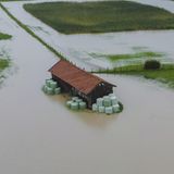Ganze Felder stehen im Salzburger Land unter Wasser