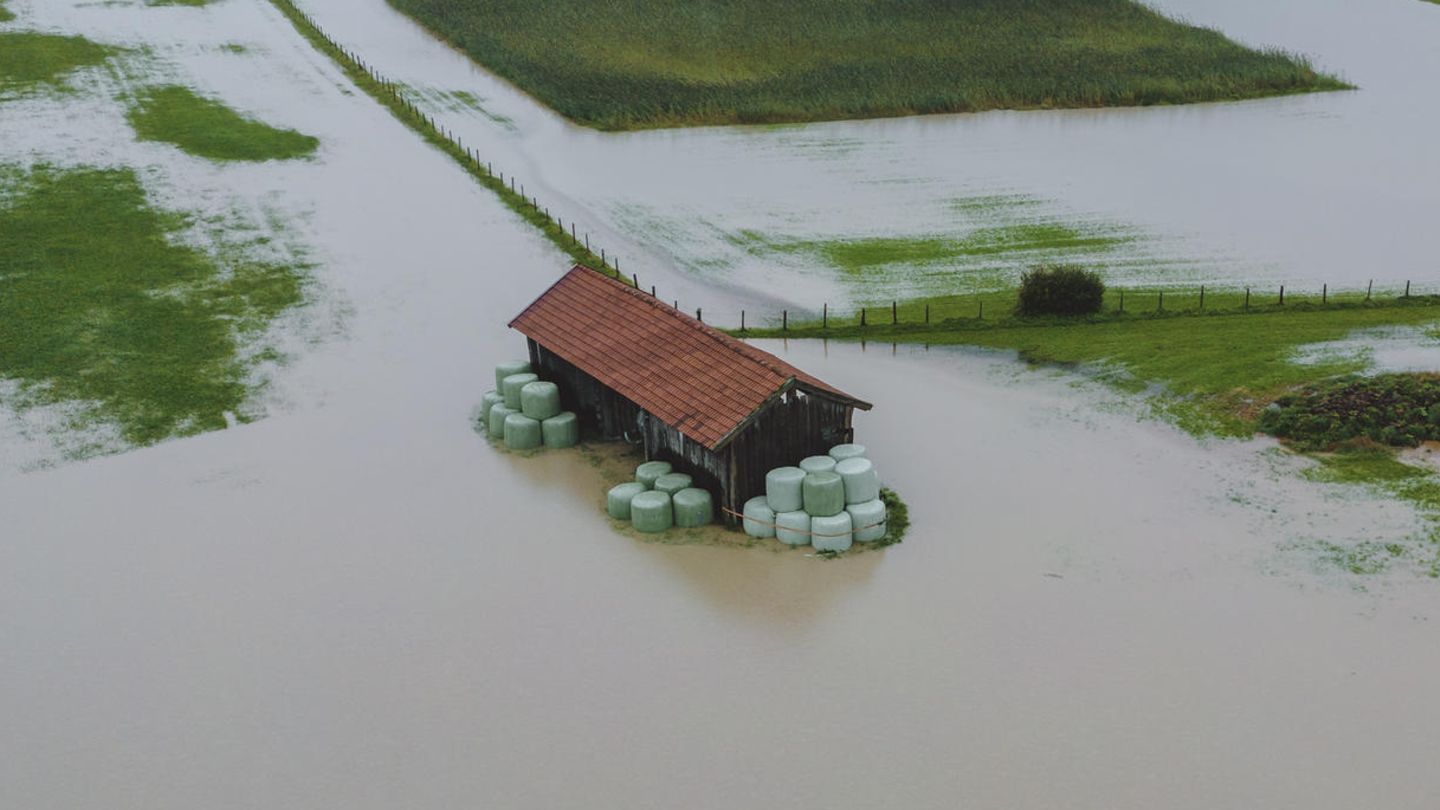 Ganze Felder stehen im Salzburger Land unter Wasser