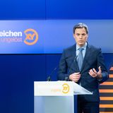 Das Trauma älterer Deutscher durch diese furchteinflößende ZDF-Sendung arbeitete Regina Schilling in der Archivmaterial- und Zeitgeist-Doku "Diese Sendung ist kein Spiel – Die unheimliche Welt des Eduard Zimmermann" fürs ZDF auf.