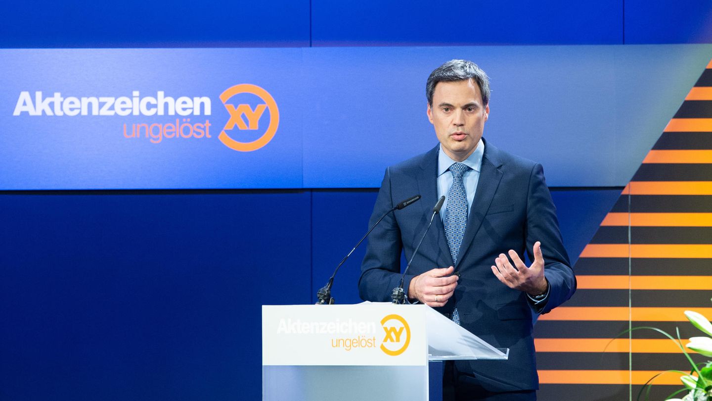 Das Trauma älterer Deutscher durch diese furchteinflößende ZDF-Sendung arbeitete Regina Schilling in der Archivmaterial- und Zeitgeist-Doku "Diese Sendung ist kein Spiel – Die unheimliche Welt des Eduard Zimmermann" fürs ZDF auf.