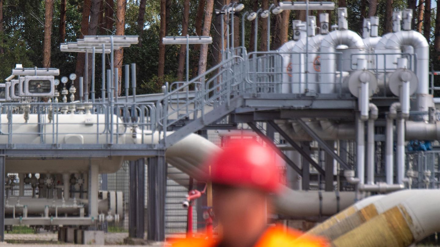 Russland: Seit einem Jahr kam kein Tropfen Gas aus Russland mehr in der Empfangsstation von Nord-Stream 1 in Mecklenburg-Vorpommern an Seit einem Jahr kam kein Tropfen Gas aus Russland mehr in der Empfangsstation von Nord-Stream 1 in Mecklenburg-Vorpommern an