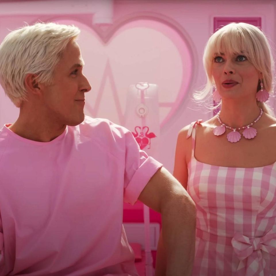 Szene aus dem Barbie-Film mit Ryan Gosling und Margot Robbie