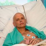 Ein Mann im Krankenhausbett