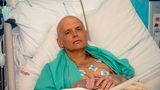 Ein Mann im Krankenhausbett