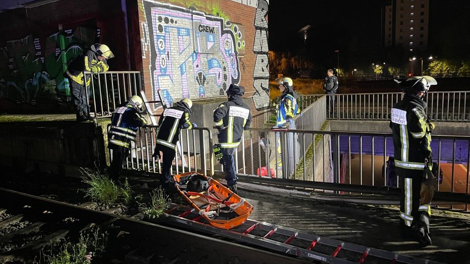 Bochum Einsatzkräfte der Bochumer Feuerwehr am Einsatzort