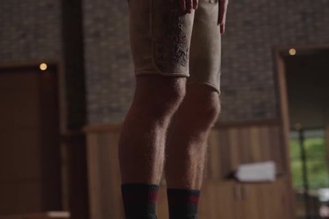Video: "Ja, sind ein bisschen eng" - Harry Kane beim Lederhosen-Posen