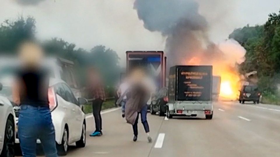 Dashcam-Video zeigt tödliche Explosion auf A2 – Augenzeugen schildern Unfall