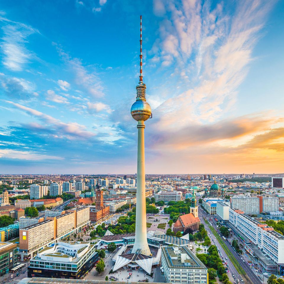 Die Hauptstadt hat es den Touristen offenbar angetan: Dank Sehenswürdigkeiten wie dem Fernsehturm, einer bunten und kreativen Ausgehszene und dem internationalen Flair lockt Berlin jährlich mehrere Millionen Touristen an. Allein im vergangenen Jahr zählte die Stadt rund 26,5 Millionen Übernachtungen in touristischen Unterkünften. 