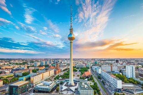 Die Hauptstadt hat es den Touristen offenbar angetan: Dank Sehenswürdigkeiten wie dem Fernsehturm, einer bunten und kreativen Ausgehszene und dem internationalen Flair lockt Berlin jährlich mehrere Millionen Touristen an. Allein im vergangenen Jahr zählte die Stadt rund 26,5 Millionen Übernachtungen in touristischen Unterkünften. 