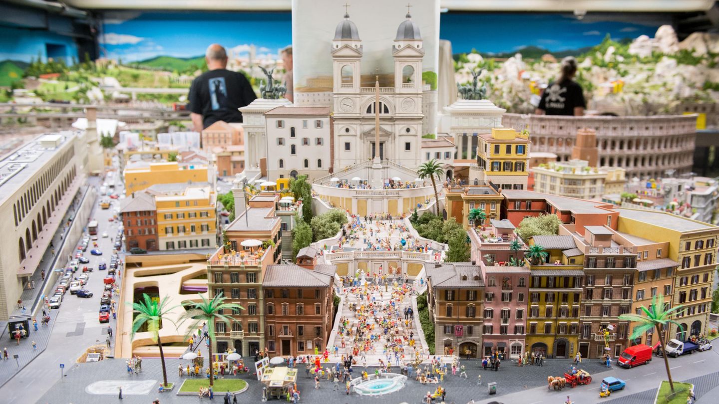 Die ganze Welt an einem Ort gibt es in Hamburg. Laut der Zentrale für Tourismus ist das Miniatur-Wunderland die beliebteste Sehenswürdigkeit Deutschlands. 1,6 Millionen Besucher sind 2024 in die Speicherstadt gekommen 