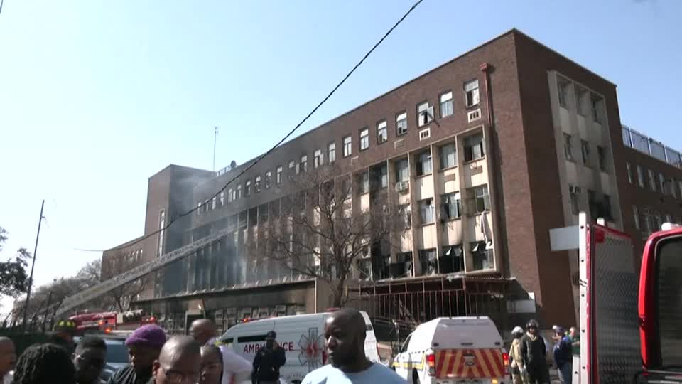Video: Mehr als 60 Tote bei Gebäudebrand in Johannesburg Video: Mehr als 60 Tote bei Gebäudebrand in Johannesburg