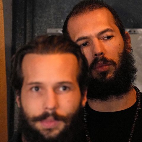 Gemeinsam mit seinem Bruder und weiteren mutmaßlichen Komplizen ist Andrew Tate in Rumänien angeklagt