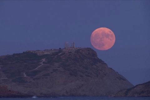 Video: "Blauer Supermond" zeigt sich weltweit