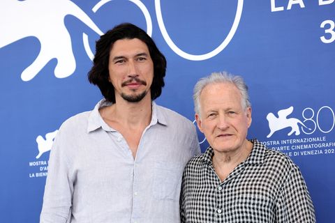 Adam Driver und Regisseur Michael Mann bei der Premiere von "Ferrari"