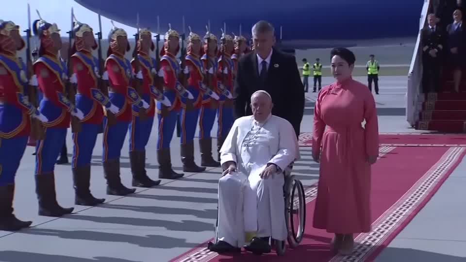 Video: Papst Franziskus beginnt Mongolei-Besuch Video: Papst Franziskus beginnt Mongolei-Besuch