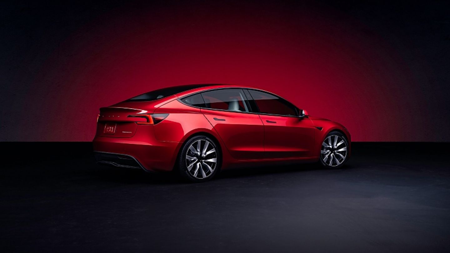Tesla Model 3 with facelift: revised successful model celebrates world premiere