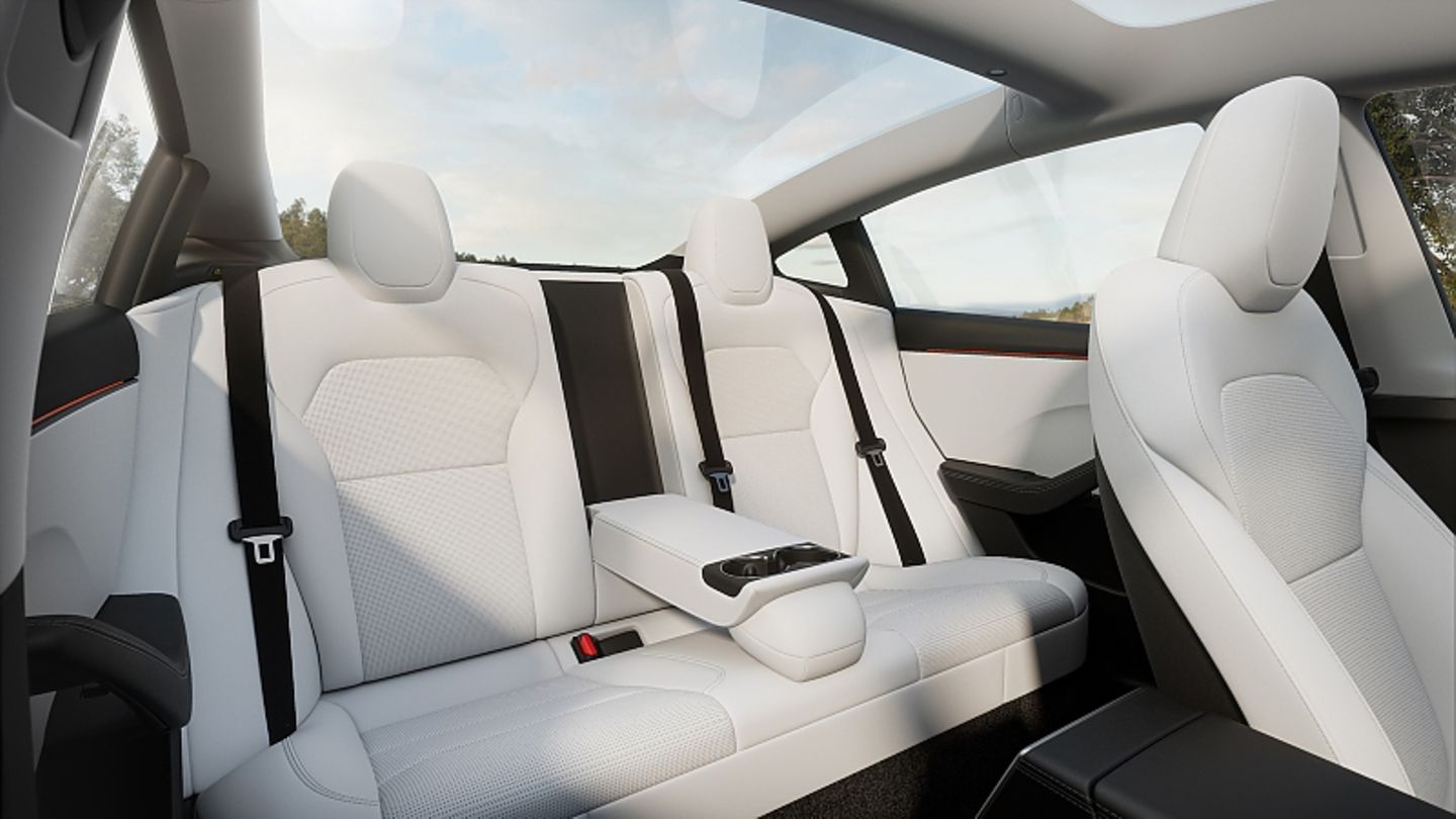 Tesla Model 3 2024