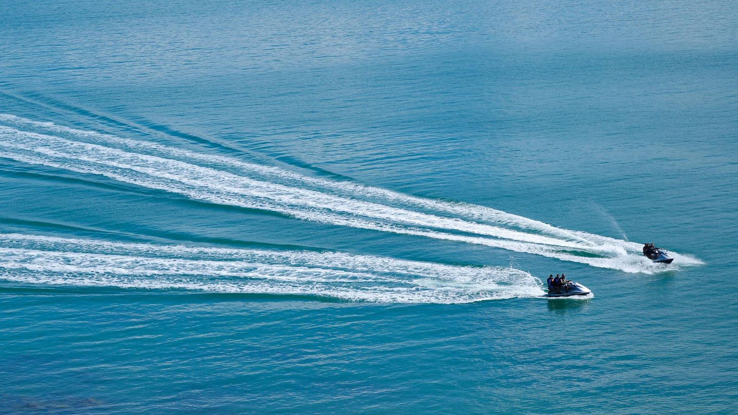 Zwei Jetski-Fahrer vor Brasilien